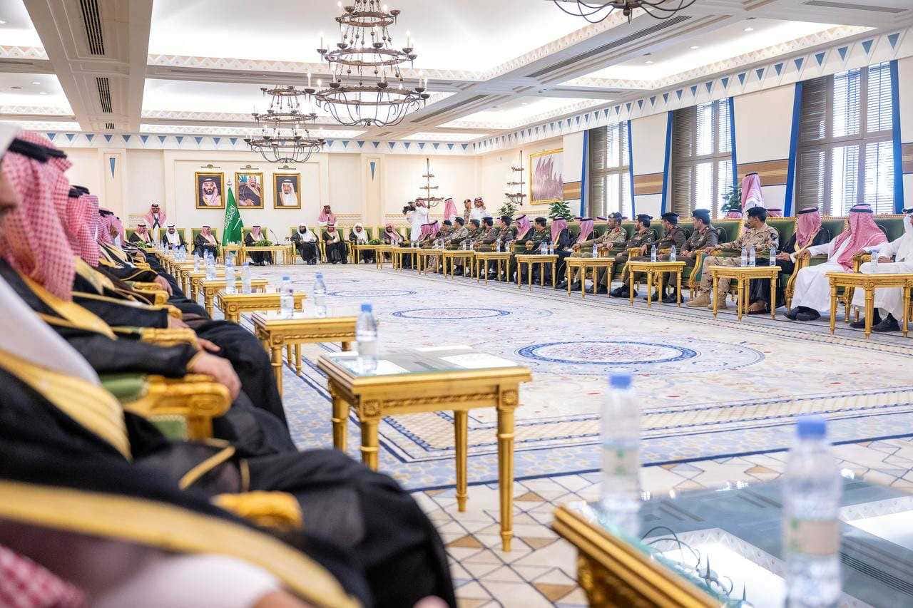 صورة خبر: أمير منطقة القصيم يستقبل أصحاب الفضيلة ووكلاء الإمارة ومنسوبيها المهنئين بعيد الأضحى