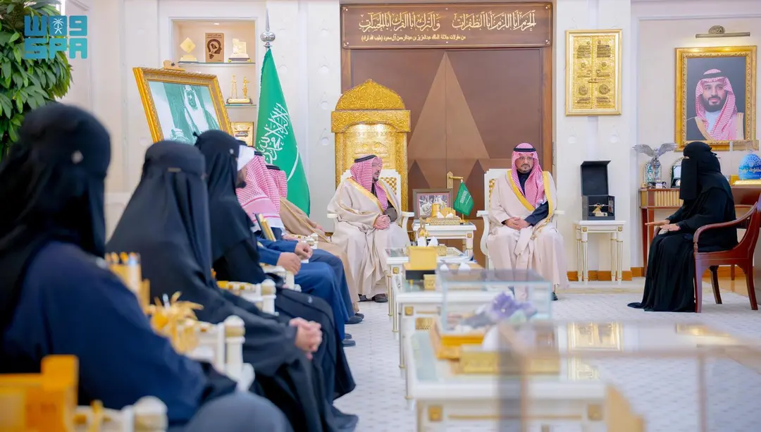 صورة خبر: أمير القصيم يستقبل فريق وحدة التطوع بالإمارة بمناسبة تحقيق درع التميز في العمل التطوعي