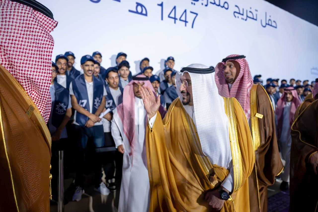 صورة خبر: سمو أمير منطقة القصيم يرعى حفلي تخريج متدربي ومتدربات الكليات التقنية والمعاهد الصناعية والعمارة والتشييد بالقصيم