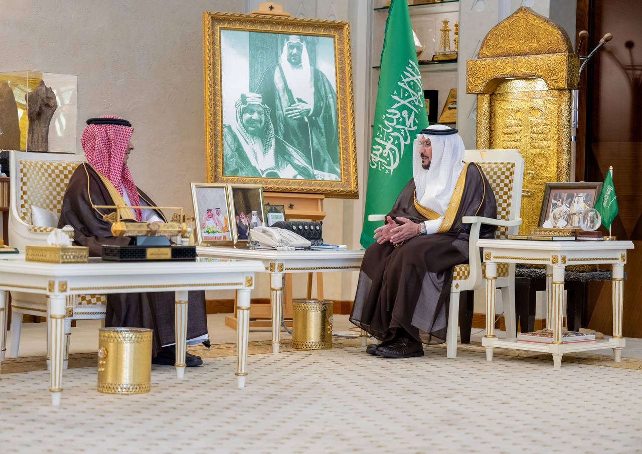 سمو أمير القصيم يتسلّم التقرير الإحصائي للمنطقة لعام 2025