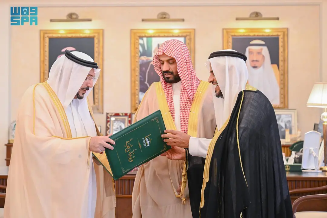  أمير القصيم يتسلّم تقرير حملة "مساجدنا عبادة ونظافة" التي نفذتها جمعية العناية بالمساجد بمحافظة عنيزة