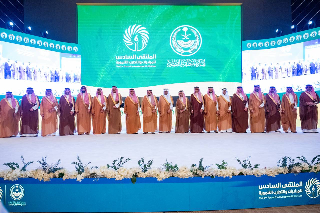 صورة خبر: سمو أمير منطقة القصيم يشهد استعراض منجزات كرسي الذكاء الاصطناعي بجامعة القصيم ويؤكد أهمية الاستثمار في التقنيات الوطنية