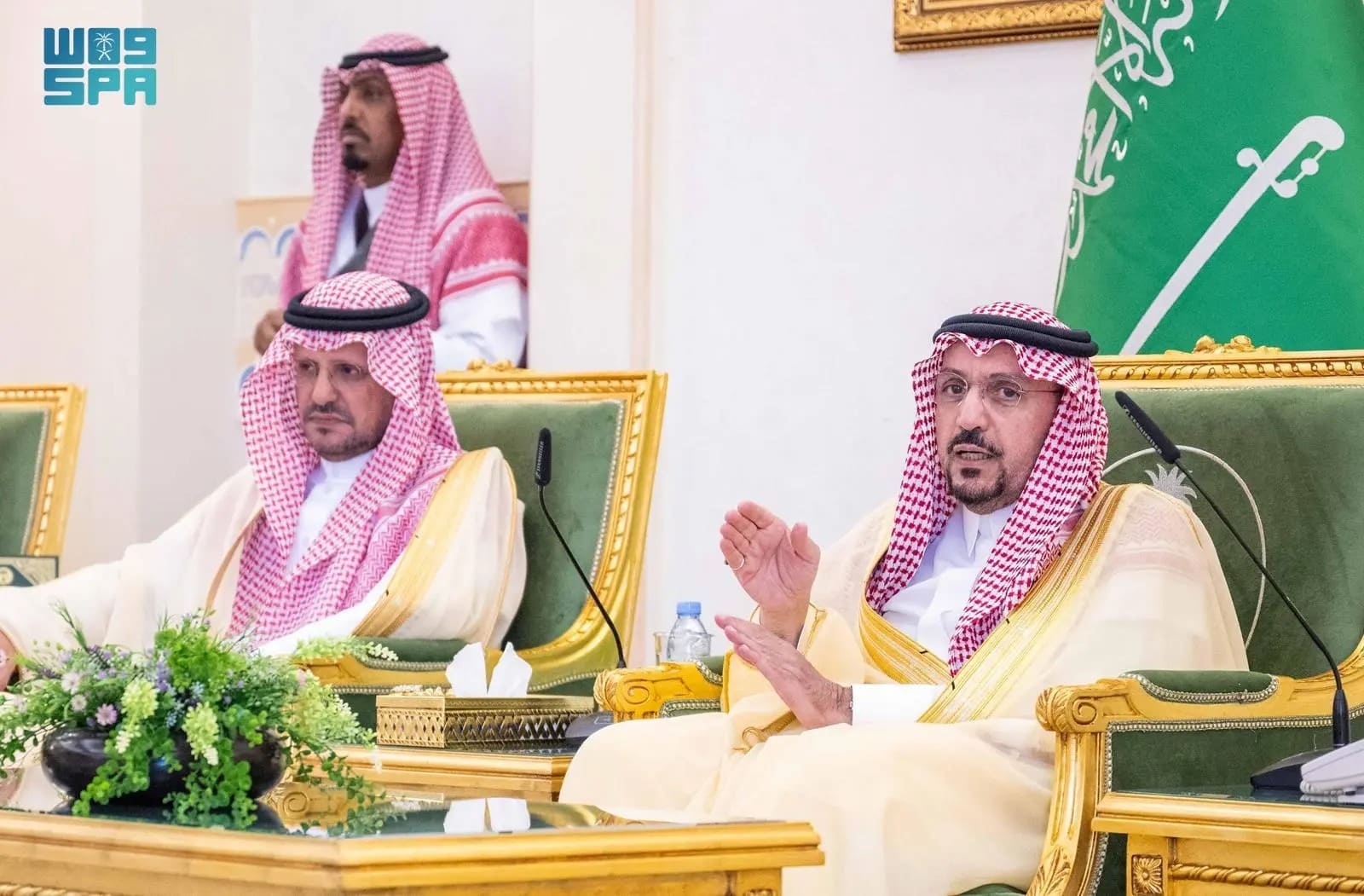 أمير القصيم يستقبل وكلاء الإمارة والمسؤولين المهنئين بعيد الأضحى المبارك