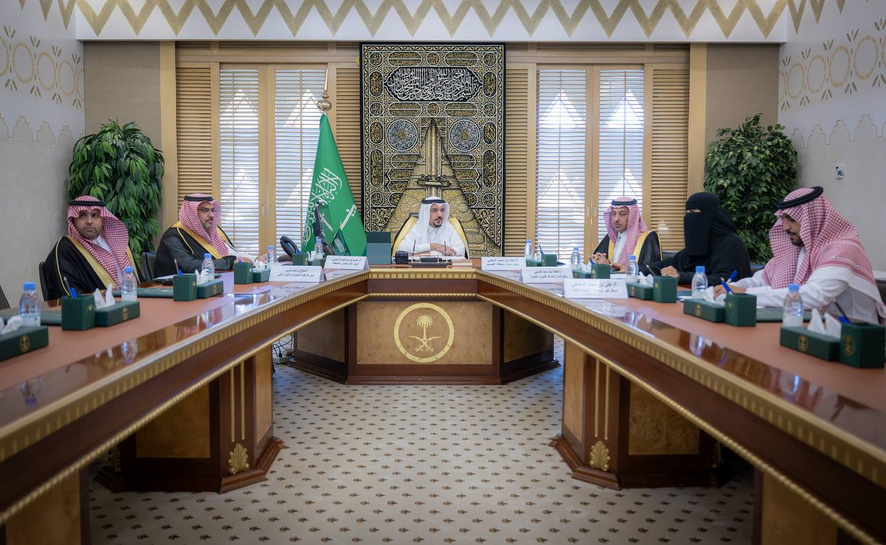 صورة خبر:  سمو أمير منطقة القصيم يرأس اجتماع برنامج التوازن التنموي لاستعراض الميز التنافسية لمدن ومحافظات ومراكز المنطقة